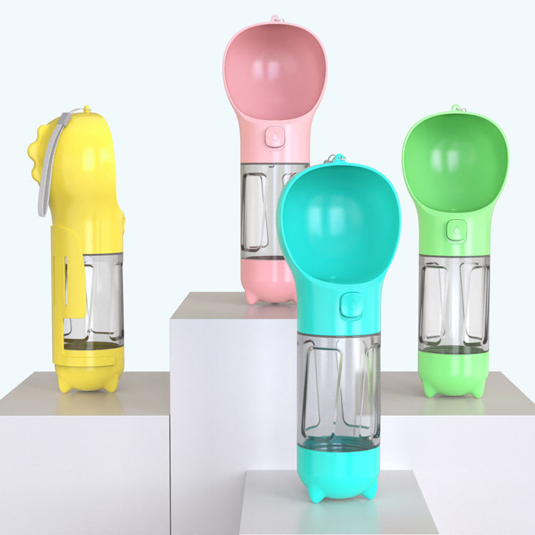 Trinkflasche mit aufgeklapptem Napf